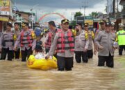 Hujan Lebat, Ratusan Rumah Terendam Banjir, Polres Rohul Sigap Berikan Pertolongan