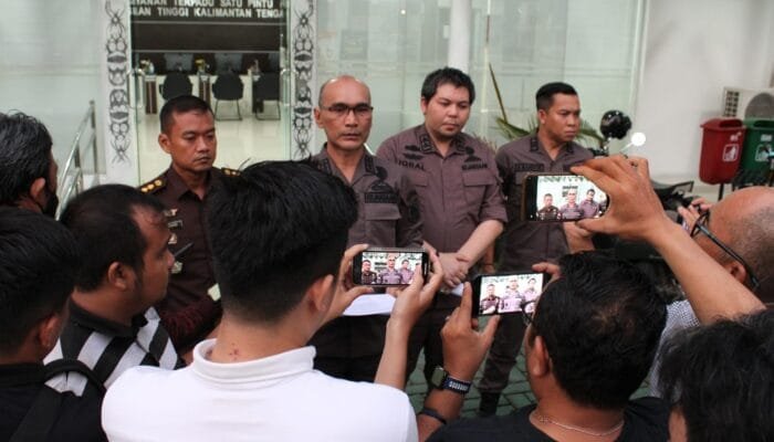 Pemeriksaan dan Penahanan Tersangka AM Dan Tersangka MF Dalam Dugaan Tindak Pidana Korupsi Pengadaan Bahan Bakar Batubara Untuk PT. PLN (Persero) Wilayah Penambangan Kalimantan Tengah Tahun 2022