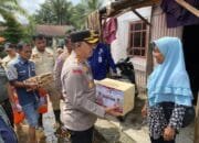 Kapolresta Pekanbaru Datangi Korban Banjir Sekaligus Berikan Bantuan Sembako