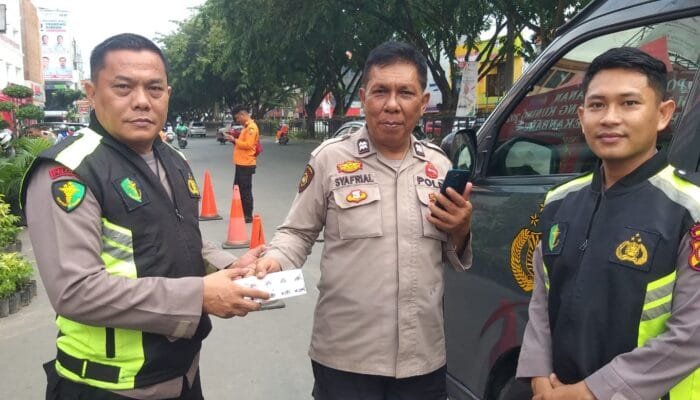 Pastikan Kesehatan Personel Ops Lilin-LK, Satgas Banops Subsatgas Dokkes Berikan Multivitamin