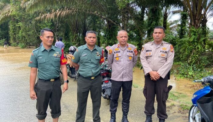 Kapolsek Kampar Kiri Pantau Kondisi Warga Terdampak Banjir