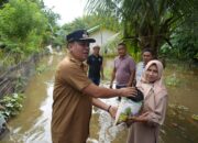 Saat Tinjau Banjir Di Desa Luai, Temukan Rumah Warga Memprihatinkan, Bupati Akan Bangunkan Rumah Layak Huni