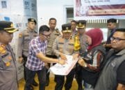 Wakapolda Riau Tinjau Pelipatan Surat Suara di Kampar : Pastikan Keamanan dan Transparansi Pemilu 2024