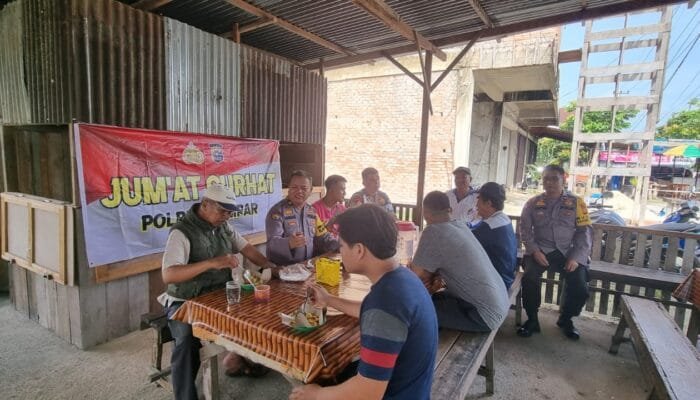 Melalui Jumat Curhat Satbinmas Berikan Himbauan Pemilu Damai Pada Masyarakat Muara Uwai