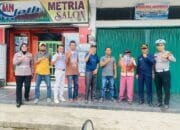 Sat Lantas Polres Kuansing Gelar Kegiatan Pemasangan Stiker dan Brosur Gunakan Helm SNI Dalam Rangka Cooling System Pemilu Damai 2024