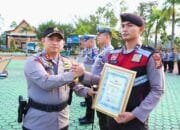 AKBP Asep Sujarwadi Berikan Penghargaan Kepada Personil Berprestasi