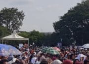 Kampanye Akbar Pemenangan Prabowo-Gibran, Masyarakat Berbondong-Bondong Memadati Lapangan Limono