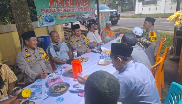 Polres Kuansing Gelar Jumat Curhat Usai Sholat Shubuh Berjamaah Dalam Rangka Cooling System Pemilu 2024