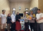 Wujud Empati, Kapolres Rohul Kunjungi Ketua KPPS di Jalan Gaharu Desa Pematang Berangan Sakit Pasca Pemilu