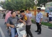 Polres Kuansing Bersama KBI Kuansing Bagikan Takjil Gratis kepada Pengendara R2 dan R4