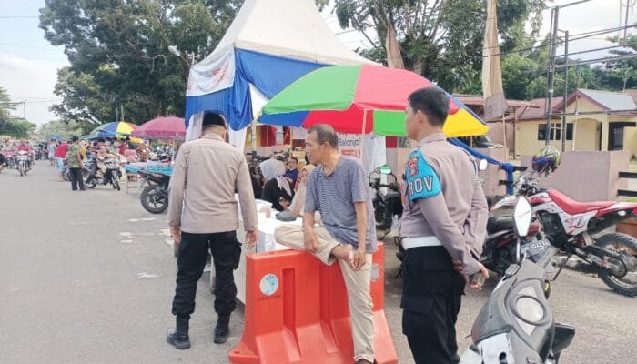 Pengamanan Pasar Ramadhan di Taman Jalur Depan Mako Polsek Kuantan Tengah Berlangsung Lancar