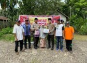 Jaga Silaturrahmi dengan Warga, Kapolsek Kempas Rutin Berbagi Sembako melalui Jum’at Barokah