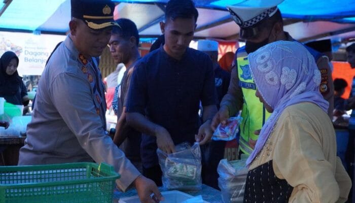 Pastikan Rasa Aman Bagi Masyarakat, Kapolres Rohul Bersama PJU Giat Patroli dan Pengamanan Pasar Ramadhan 1445 H