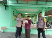 Berkah Ramadhan, Polsek Bukit Raya Bagikan 60 Nasi Bungkus Untuk Buka Puasa di Masjid Al-Ikhlas