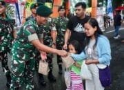 Berbagi Keberkahan di Bulan Suci Ramadhan Prajurit Yonarmed 11 Kostrad Bagikan Takjil