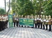 Ikatan Adhyaksa Dharmakarini (IAD) Wilayah Riau Berbagi Takjil kepada Masyarakat