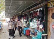 Cegah Gangguan Kamtibmas, Polwan Polresta Pekanbaru Patroli Jalan Kaki di wilayah Pasar Bawah