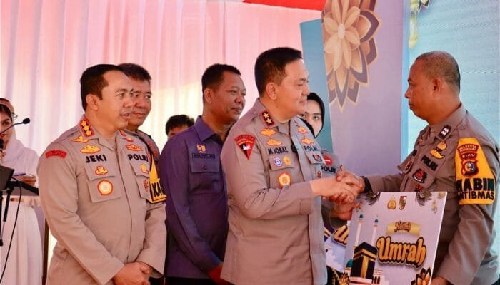 Halal Bihalal Polresta Pekanbaru, 2 Personil Terima Tiket Umroh dari Kapolda Riau