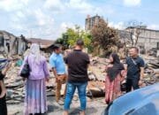 Tim Labfor Polda Riau dan Ident Sat Reskrim Polres Rohul Lakukan Pemeriksaan TKP Kebakaran 17 Bangunan Pasar di Ujungbatu