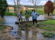 Pemkab Pelalawan Akan Buat Parit Selebar 1 Meter Untuk Atasi Banjir di KM 55