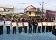 Puncak Peringatan HBP ke-60, Kepala Kanwil Kemenkumham Riau Serahkan Penghargaan kepada Pegawai dan UPT Pemasyarakatan Berprestasi