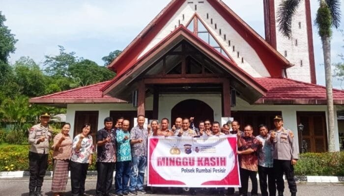 Minggu Kasih Polresta Pekanbaru di Gereja Katolik Santa Lusia (GKSL) di Pimpin Kasi Humas Polresta