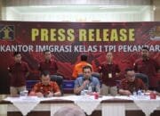 Dukung Pro Justitia, Kemenkumham Riau Serahkan Tersangka WNA Kasus Pelanggaran Tindak Pidana Keimigrasian Pada Kejaksaan