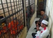 Kapolsek Rambah Hilir Lakukan Pembinaan Rohani dan Mental (Binrohtal) Terhadap Tahanan Polsek Polsek Rambah Hilir