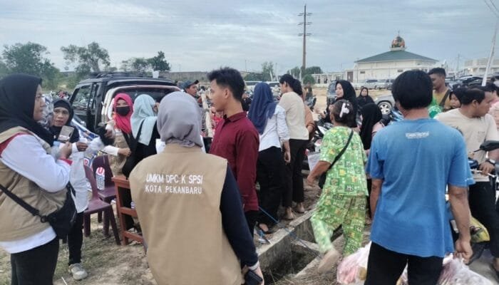 DPC K SPSI UMKM Kota Pekanbaru Adakan Bazar Sembako di Kelurahan Lembah Sari Rumbai Timur