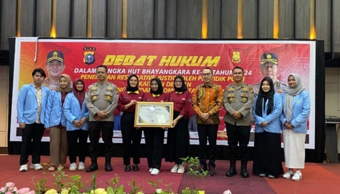 Universitas Riau Sabet Juara Lomba Debat Hukum Restorative Justice di HUT Bhayangkara ke-78