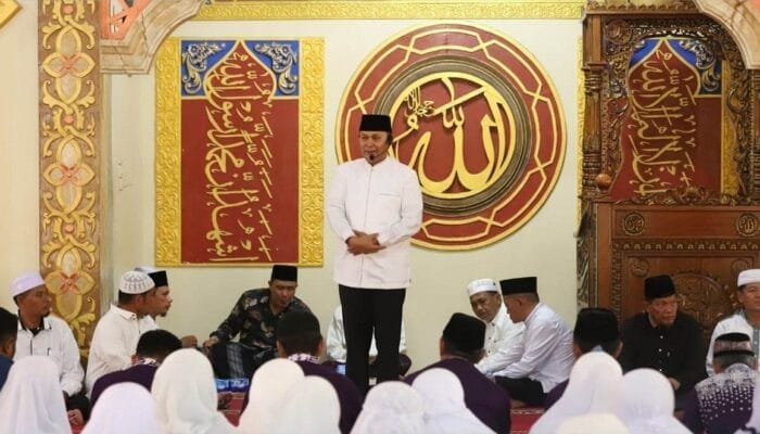 Wakil Bupati Indra Gunawan Lepas Keberangkatan JCH Ujung Batu dengan Tepung Tawar