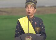 Gunakan Baju Kesultanan Melayu Riau, Presiden Jokowi Pimpin Peringatan Hari Lahir Pancasila 2024 di Dumai