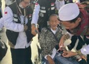 Kisah Polwan Bantu Jemaah Haji saat Cuaca Panas di Arab Saudi