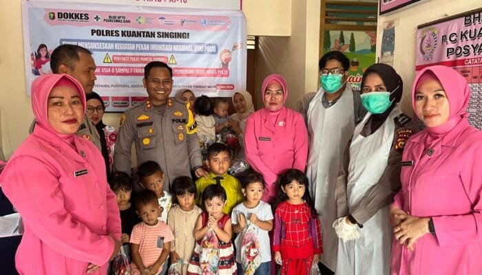 Polres Kuansing Gelar Kegiatan Vaksin Polio di Posyandu Kemala Bhayangkari Kuansing