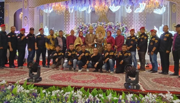 DPC GRIB Kota Batam Hadiri Resepsi Pernikahan anak Penasehat DPC GRIB Kota Batam