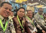 Bupati Kuansing Terima Penghargaan Universal Health Coverage (UHC)