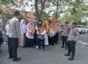 Berinteraksi Langsung Kepada Masyarakat, Team Satgas preemtif Binmas Polda Riau Sampaikan Pesan Kambtibmas Pilkada Damai, Aman dan Kondusif