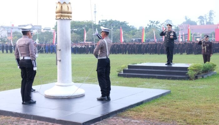 Kapolda Riau Menjadi Inspektur Upacara Dalam Peringatan HUT RI ke-79