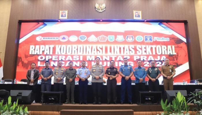 Kapolda Riau Buka dan Pimpin Langsung Rapat Koordinasi Lintas Sektoral Operasi Mantap Praja Lancang Kuning 2024