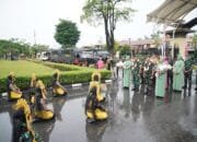 Kapolda Riau Irjen Pol Mohammad Iqbal Menggelar Upacara Penyambutan dan Pelepasan Danrem 031/Wirabima Baru dan Lama