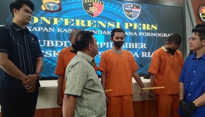 Ditreskrimsus Polda Riau Amankan 3 Tersangka Kasus Penyimpangan Seks