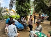 Temui Pemulung di TPA Rumbai Bhabinkamtibmas Aiptu Zio Tingkatkan Partisipasi Warga Pada Pilkada 2024