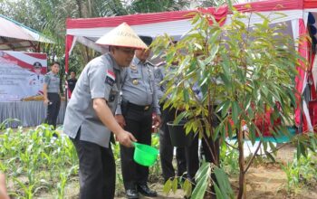 Lapas Bangkinang Jadi Pilot Project Ketahanan Pangan, Tanam 100 Bibit Durian Musang King