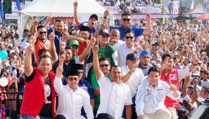 Lautan Massa Padati Kampanye Akbar, Pasangan Bahagia Lahir dan Batin Kelmi Amri – Asparaini