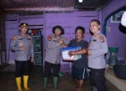 Wakapolda Riau Tinjau Langsung Lokasi Banjir di Gunung Sahilan, Salurkan Bantuan Sembako dan Layanan Kesehatan