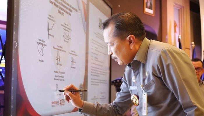 Kanwil Kemenkum Riau dan Kanwil Ditjenpas Riau Teken Komitmen Bersama Zona Integritas Menuju WBBM 2025