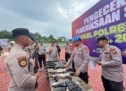 Kapolres Rohul Pimpin Pemeriksaan Senjata Api di Lapangan Mapolres