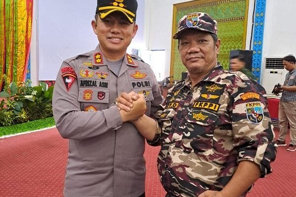 PC 0410 KB FKPPI Pelalawan Memberikan apresiasi atas kinerja Kapolres Pelalawan Selama Menjabat