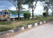 Lubang Besar di Jalan Lingkar Simpang Boter – Rohul, Pengendara Terpaksa Lawan Arus