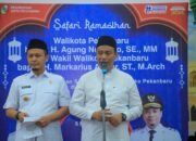 Wali Kota Pekanbaru Serahkan Bantuan untuk Masjid Al-Munawwarah di Safari Ramadhan